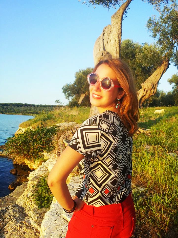 lepazzeraimondoalsud lago di Varano rosso occhiali sorriso sodini