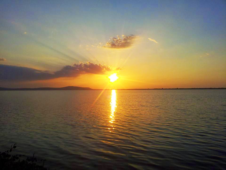 lago di varano puglia lago di Varano tramonto spettacolo sole acqua