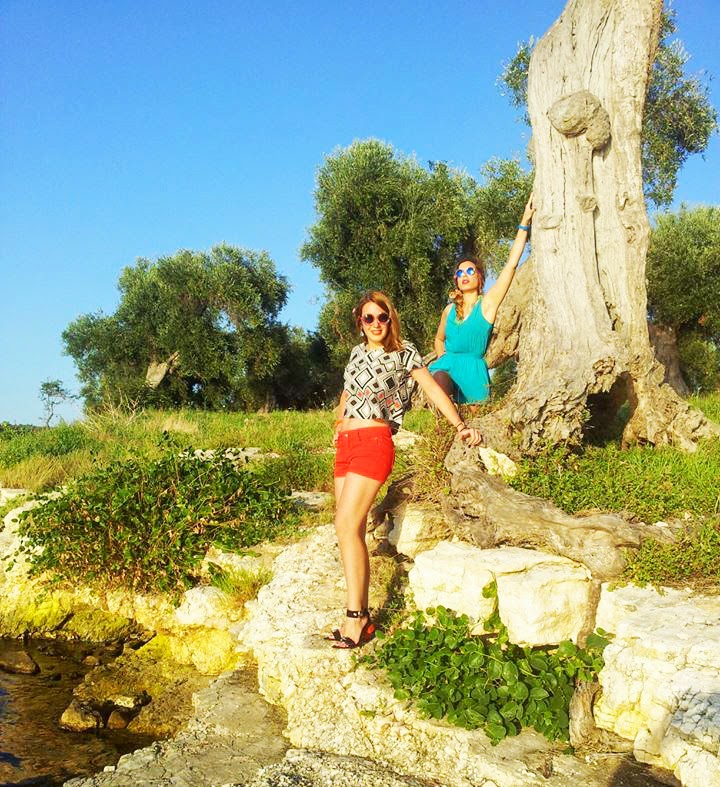 lepazzeraimondoalsud lago di Varano rosso blu amicizia dive fashion