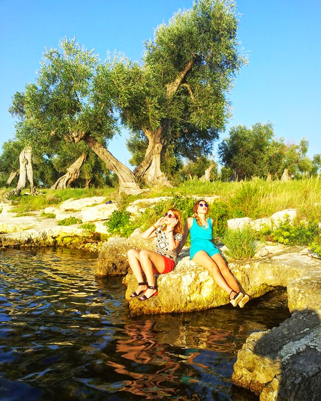 lepazzeraimondoalsud lago di Varano rosso blu gucci occhiali sole