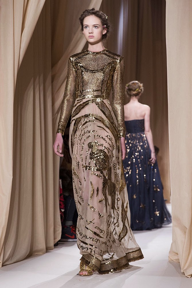 Valentino haute couture abito scritte parole oro