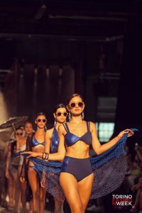 Torino Fashion Week Movimick Claudette Vincent costumi swimwear colori blu occhiali da sole ombrellini