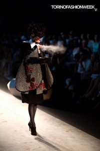 Torino Fashion Week Walter Dang guest star sfilata Tijuana Ushuaia Patagonia Argentina Messico soffio terra colori piume