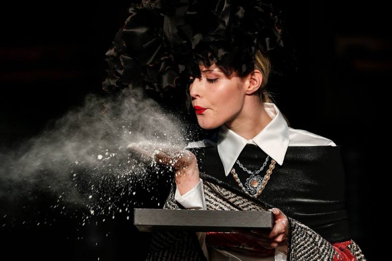 Torino Fashion Week Walter Dang guest star sfilata Tijuana Ushuaia Patagonia Argentina Messico soffio terra colori piume