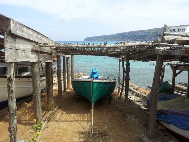 Calò Sant Augustì Formentera barche caletta pescatori porto