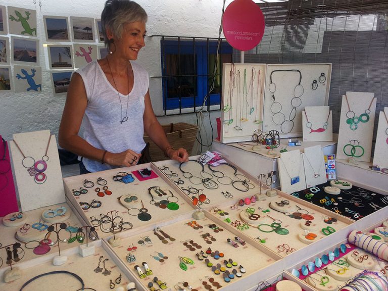 El Pilar de la Mola mercatino hippy artigianato Formentera isola