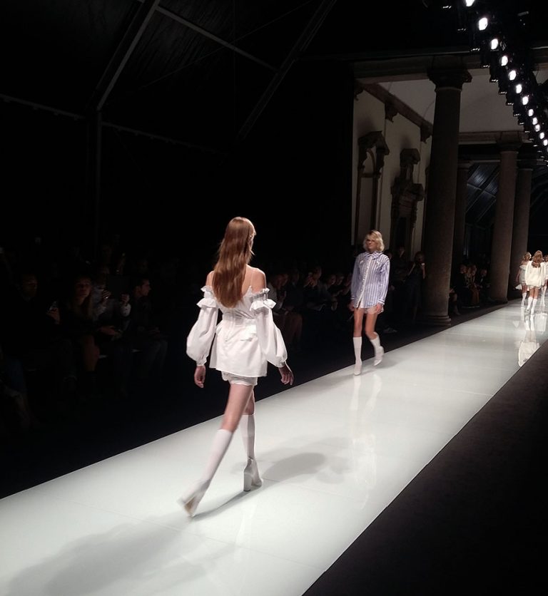 Francesco Scognamiglio sfilata mfw Milano Fashion Week Clinique catwalk