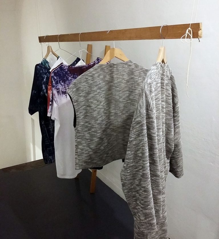 Bibi Gramaglia Selezione store atelier boutique Dreamers Torino Fashion Pills capi Hasel Gretel shopping grigio tshirt