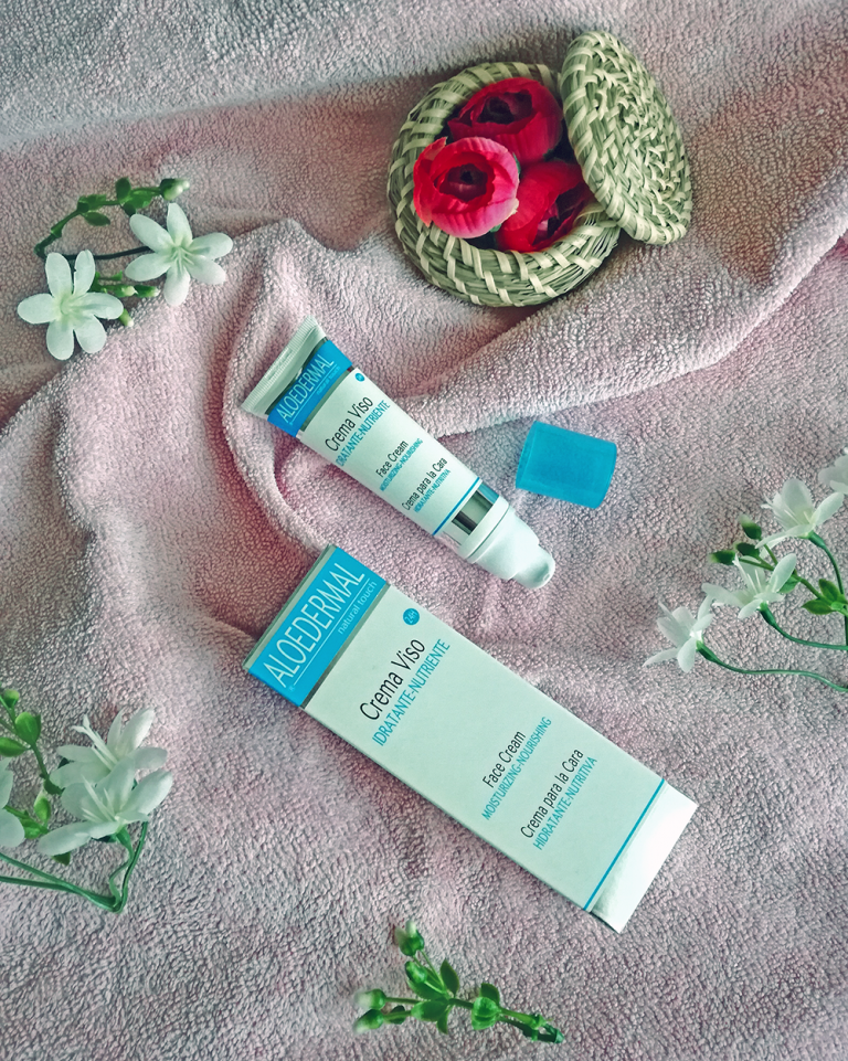 Aloedermal Esi crema viso pelle cura idratazione beauty fiori